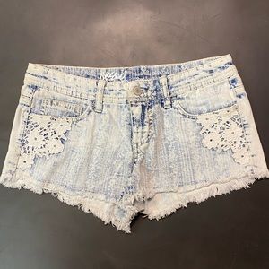 Cut off jean shorts